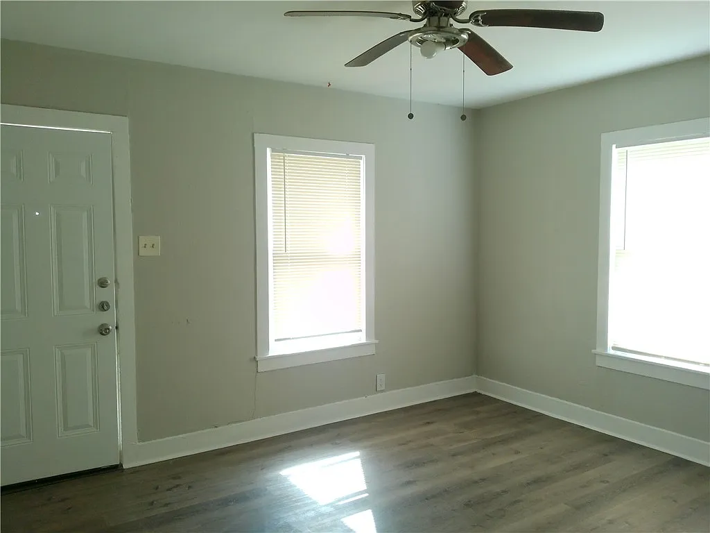 2 bed, 1.0 bath, 1312 sqft, $895 — Photo 3