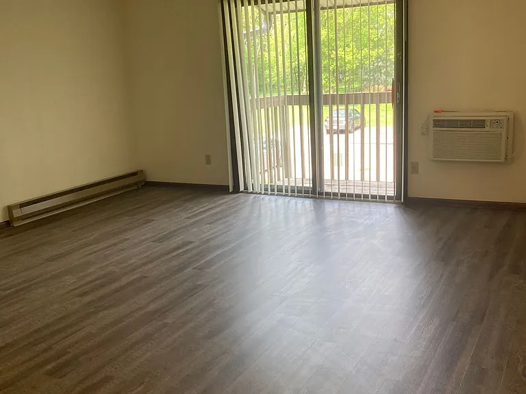1320-1322 W Meadows Dr — Photo 4