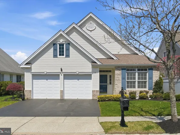 37 Chesapeake Dr, Holmdel, NJ 07733