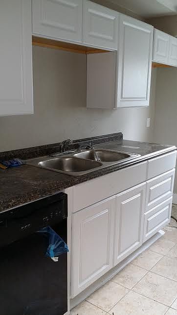 2nd image of 425 E Woodland Ave