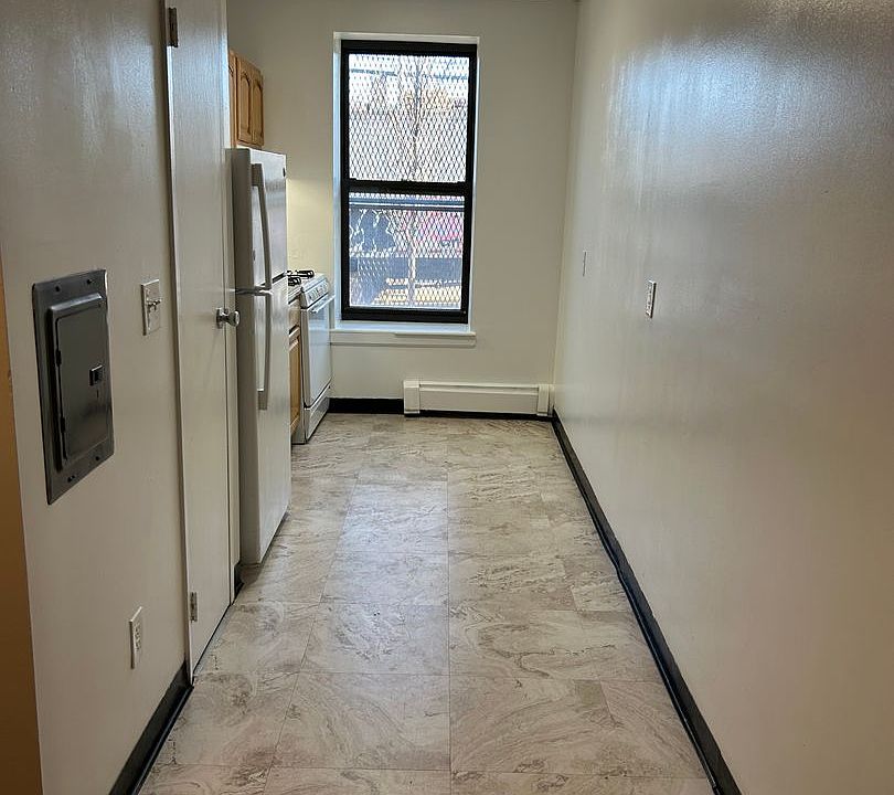1st image of 837 Longfellow Ave APT 1E