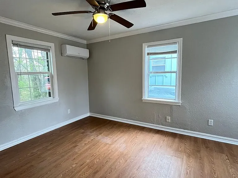 313 W Peach St — Photo 15