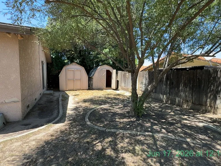 3504 W Cutler Ave — Photo 22