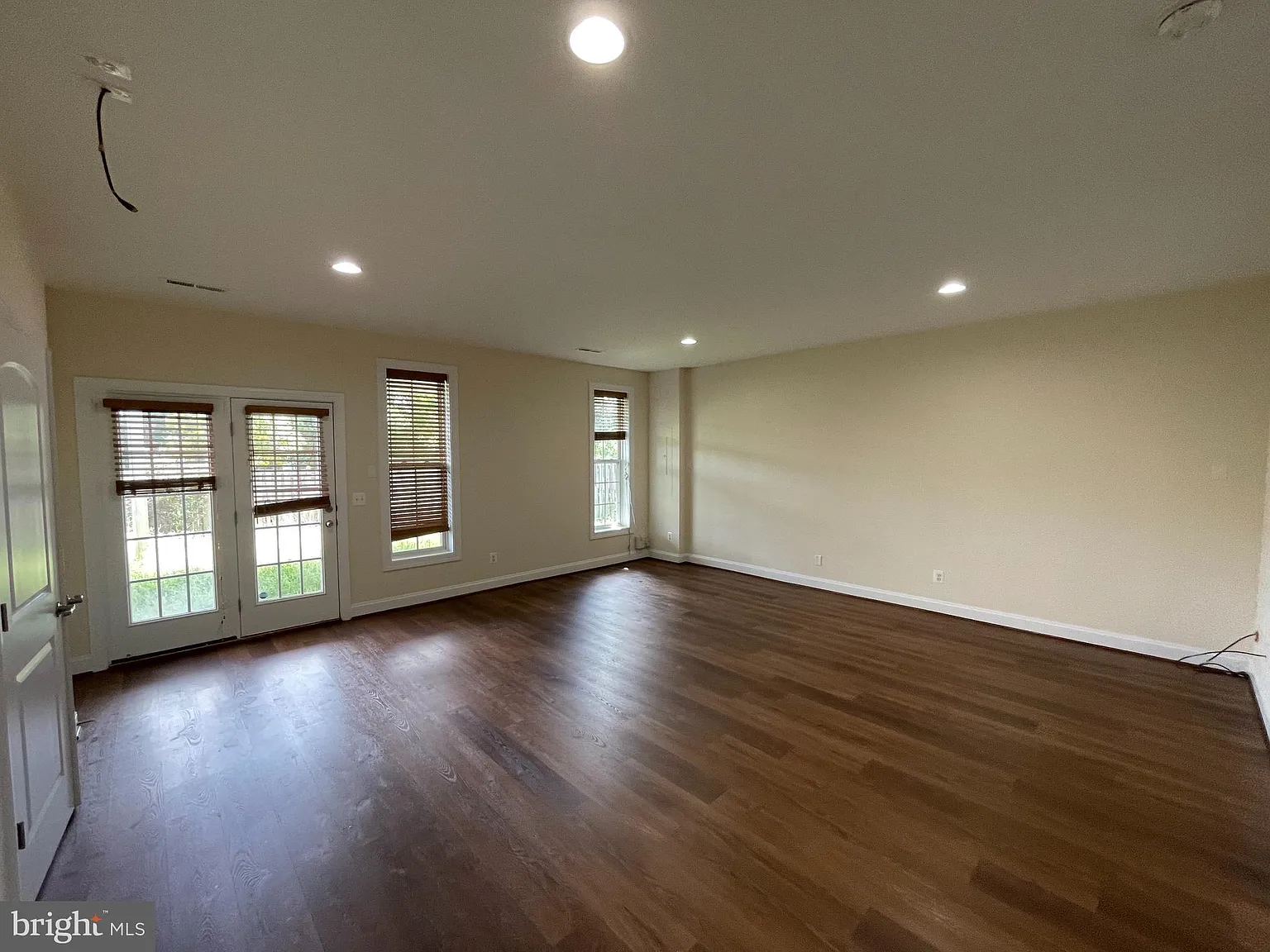 3 bed, 2.5 bath, 2884 sqft, $3,200 — Photo 3