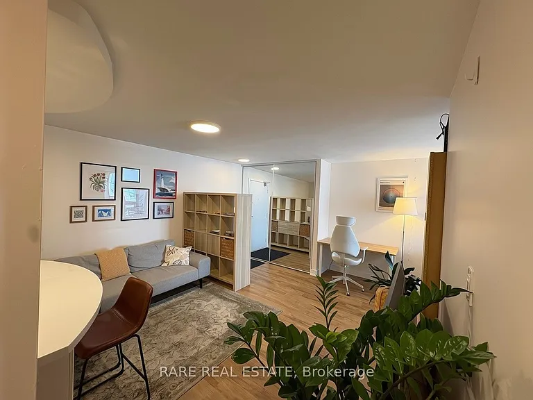 105 McCaul St #704 — Photo 1