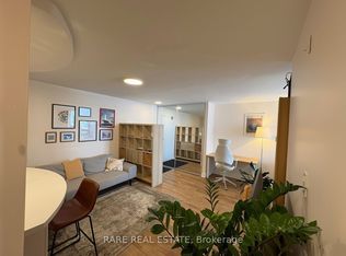 105 McCaul St #704, Toronto, ON M5T 2X4