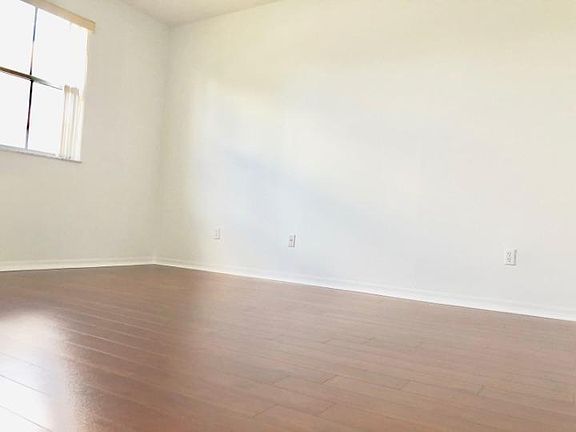 3rd image of 4951 Leeward Ln #3105