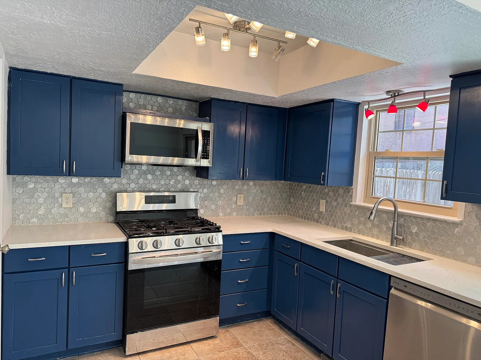 2 bed, 896 sqft, $1,850 — Photo 1