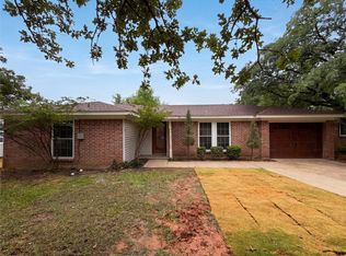 512 Lake Crest Pkwy, Azle, TX 76020