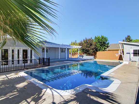 3rd image of 1125 Theo Way