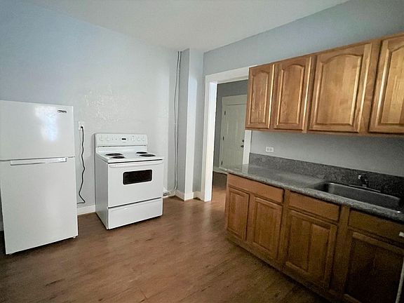 4th image of 308 Grove St N APT 202