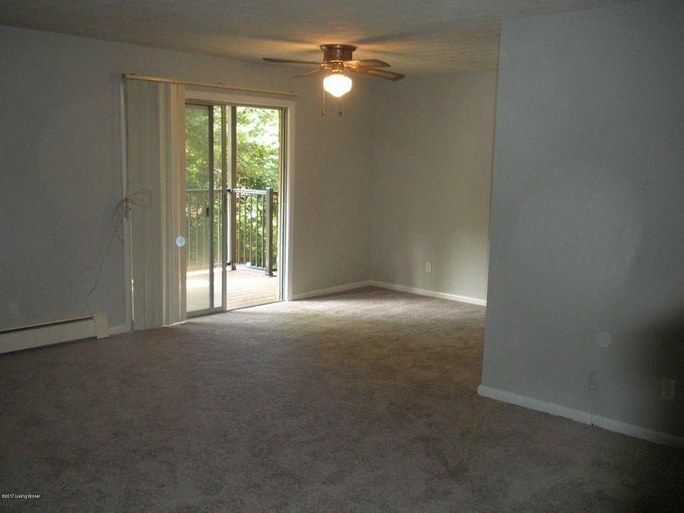 Living room & dining area
