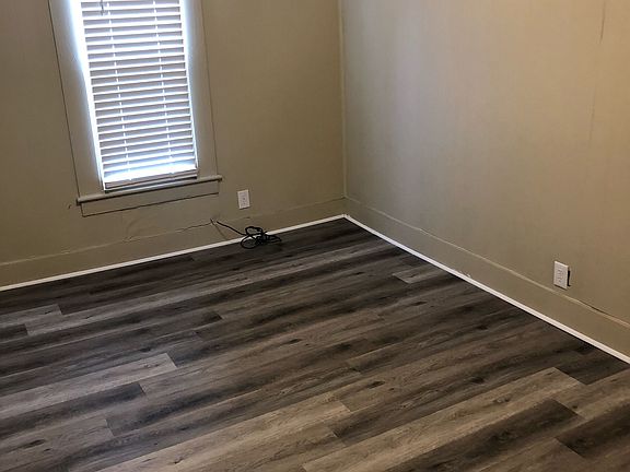 3rd image of 406 E Marion St