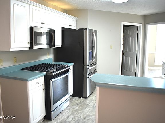 5th image of 32 Walnut Trace Dr