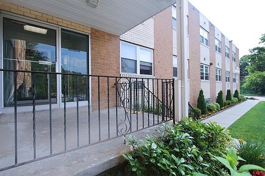 1st image of 700 W Walnut Ln APT 208