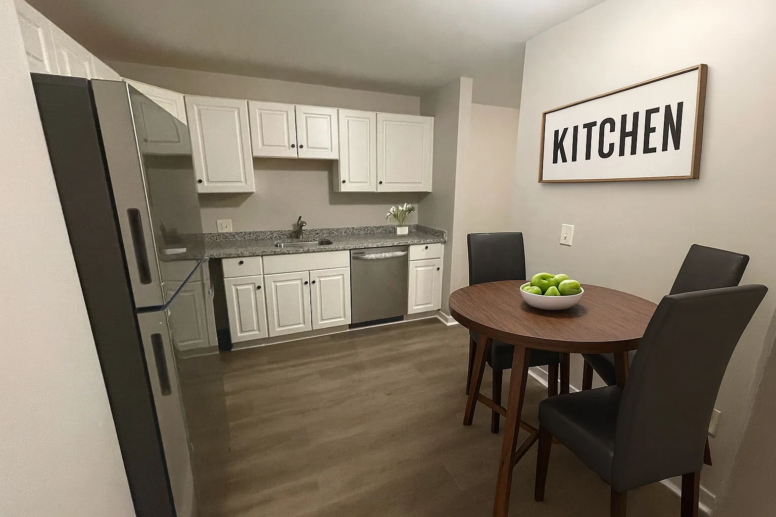 1 bed, 902 sqft, $1,600 — Photo 1