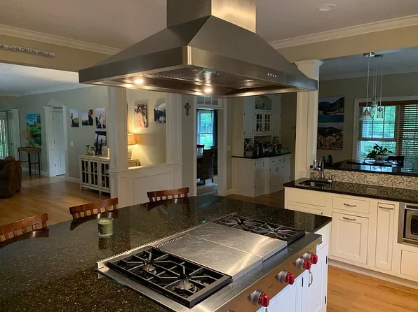 361 Delano Dr, North Kingstown, RI 02852