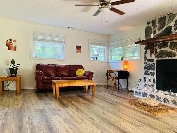 Furnished living room with Gas fireplace