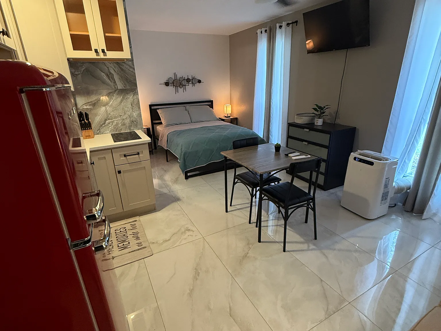 Studio, 450 sqft, $1,500 — Photo 4