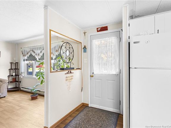 3rd image of 21 Hill St