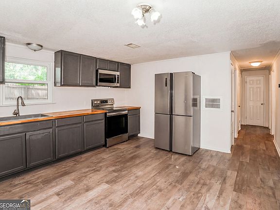 2nd image of 733 Sutton St