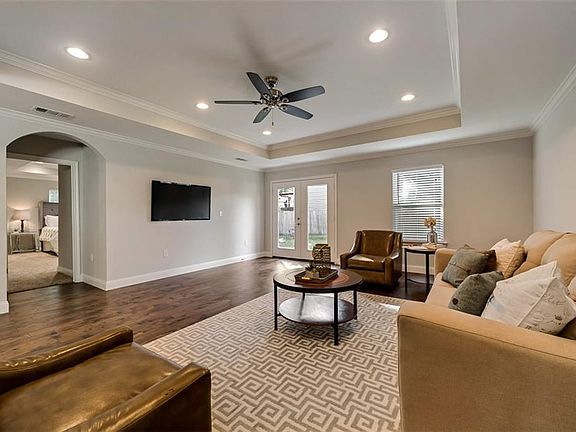 3rd image of 3820 Oaklawn Dr