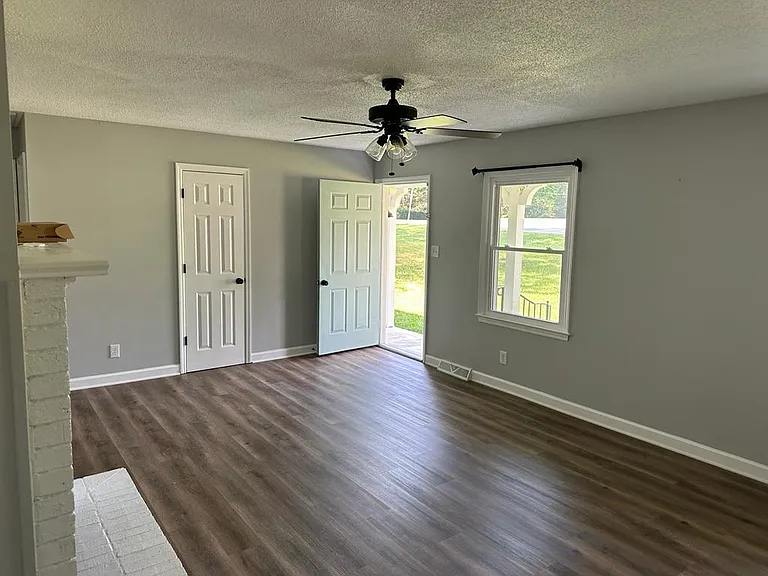 9818 Valley Rd — Photo 13