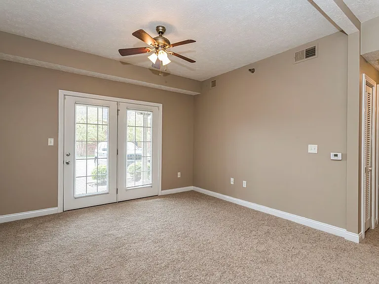 Greenbrier Apartments — Photo 57