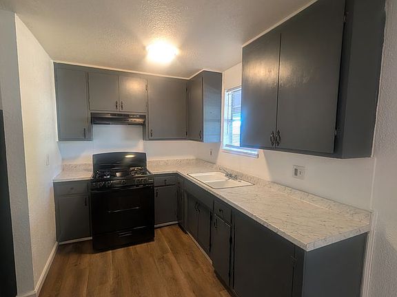 2nd image of 720 Vermont Ave APT 8