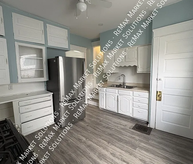 1130 E 111th St — Photo 5