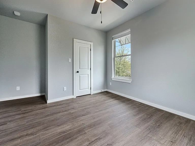 3132 Cockrell — Photo 10
