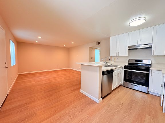 2nd image of 615 W Milford St #65d6957f5