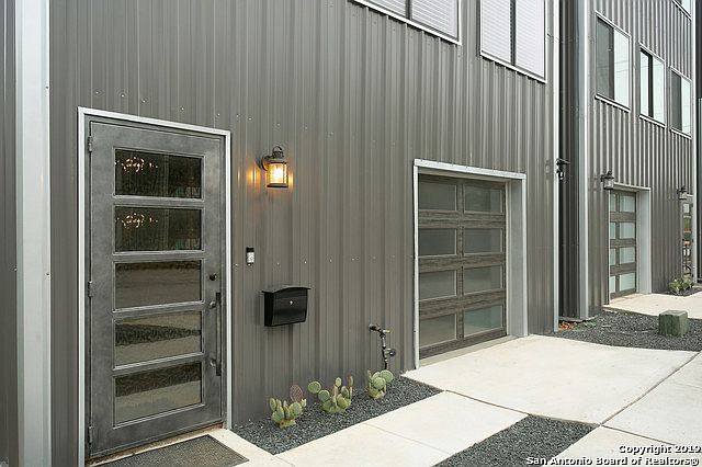 1st image of 821 E Park Ave