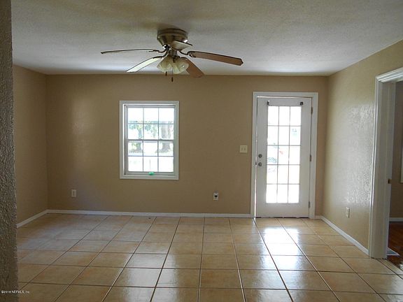 3rd image of 8334 Cypress St
