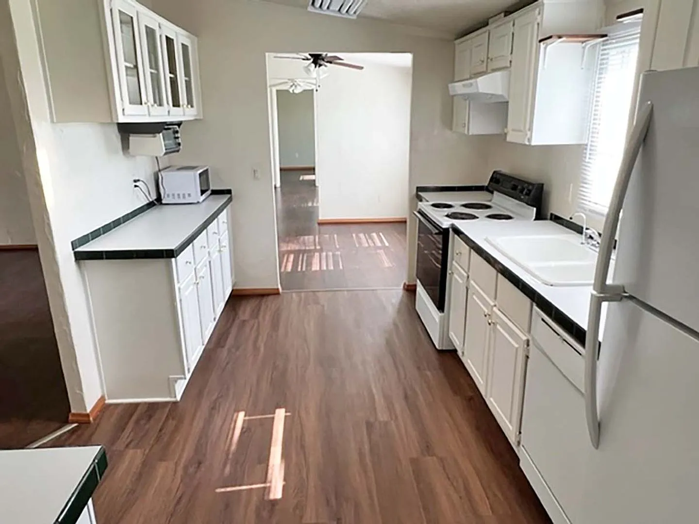 Great 4 Bdrm 2 Bath Manufactured Home in Rhome Tx — Photo 2