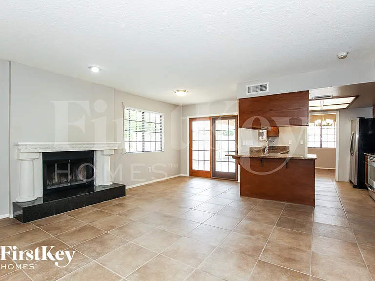 4323 E Beck Ln — Photo 9
