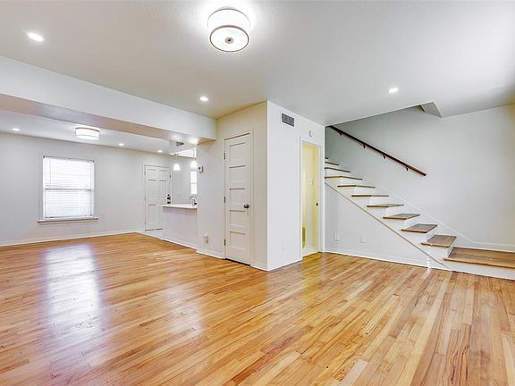 3rd image of 6354 Bordeaux Ave #6354