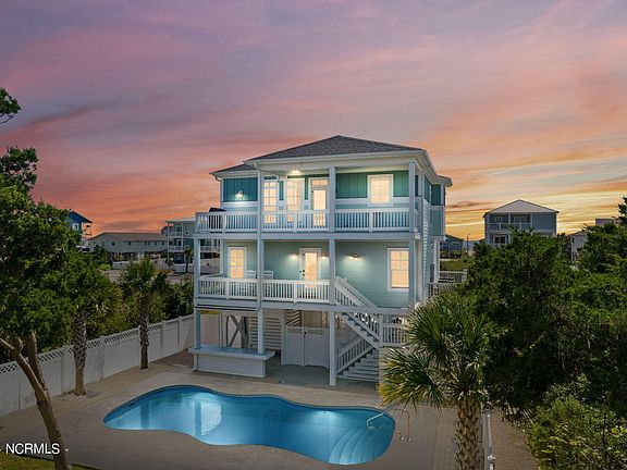 2nd image of 516 W Dolphin Drive