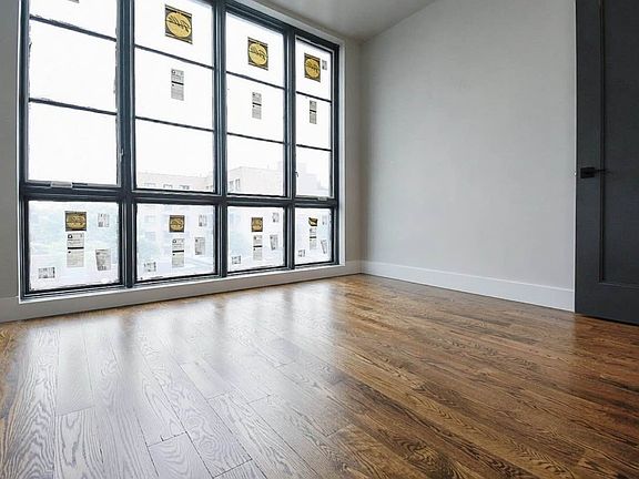 3rd image of 218 Montrose Ave APT 3