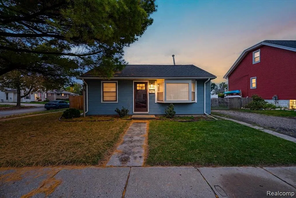 2 bed, 1.0 bath, 834 sqft, $1,800 — Photo 1