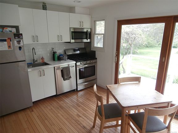 5th image of 230 Oyster Ponds Ln