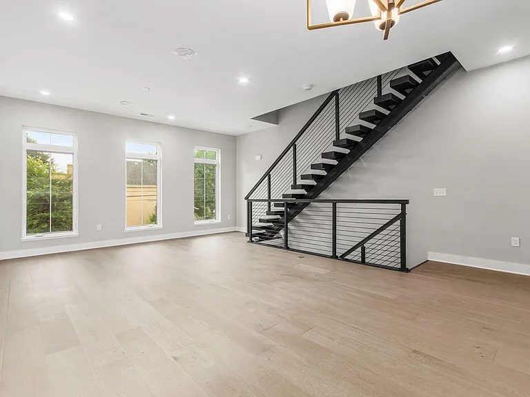 1247 Perry St — Photo 40