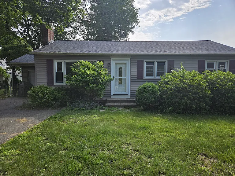 7 Dumbarton Dr — Photo 1