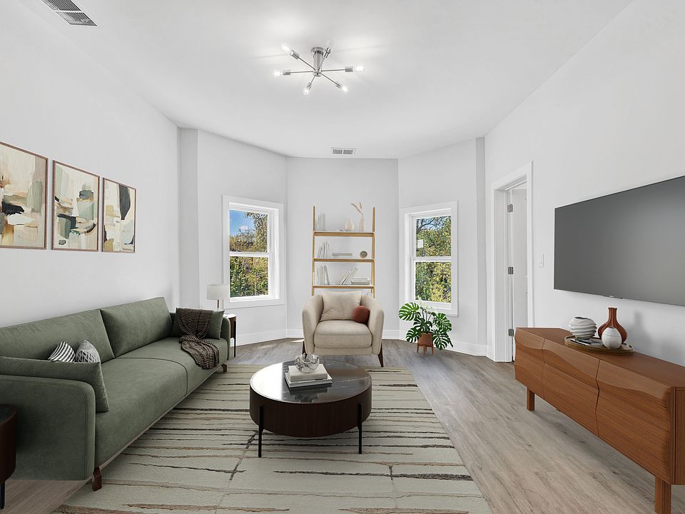 1st image of 2901 N Sacramento Ave #3