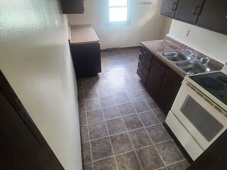 622 Broad Ave NW #2 — Photo 2