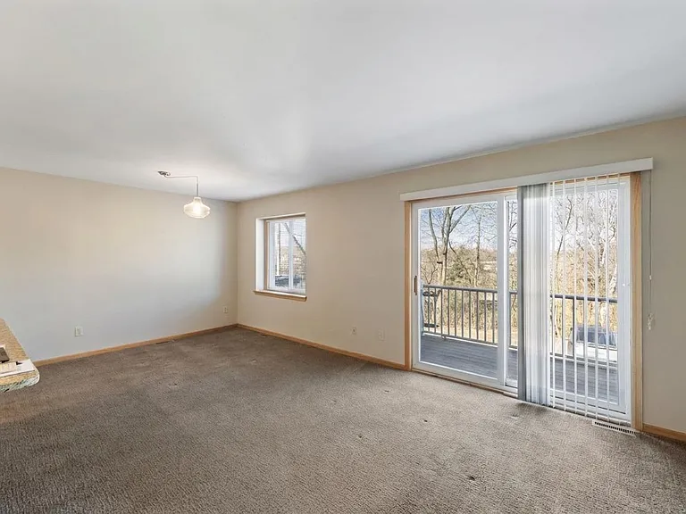 304 Pondridge Cir — Photo 4