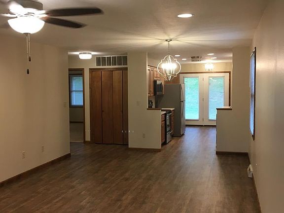4th image of 3836 Stonebridge Dr