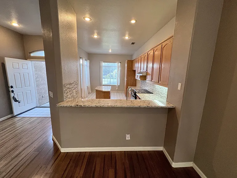 1850 Exeter Dr — Photo 9