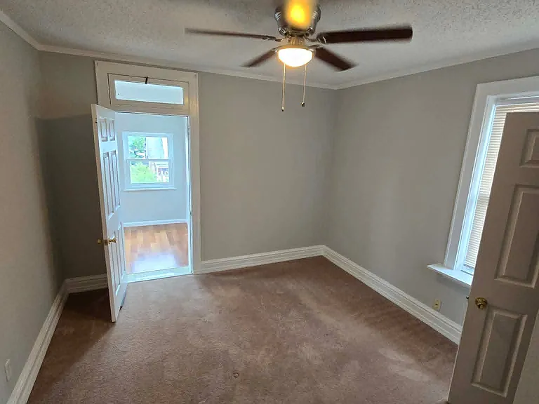 5030 Winona Ave #2F — Photo 4