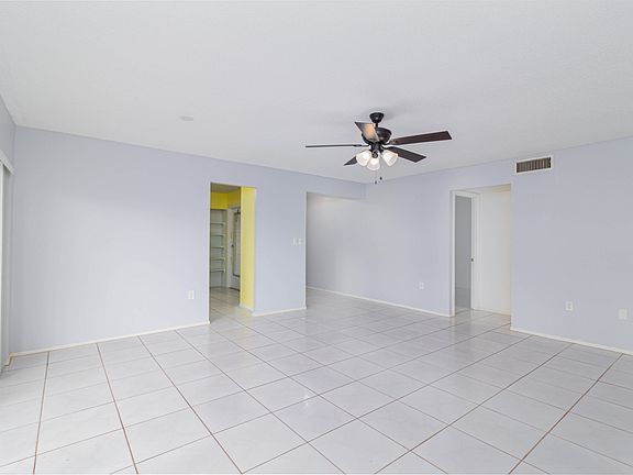 4th image of 7 Greenway N #105
